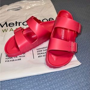 NWOT Birkenstock Arizona Sandals- size 41 (women’s 10, men’s 8) Coral